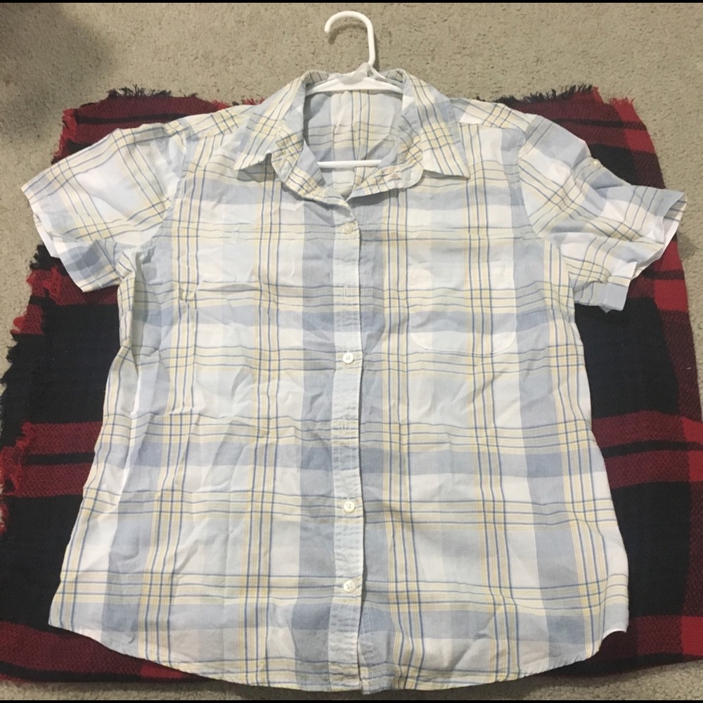 Short sleeved buttoned up shirt in good condition.